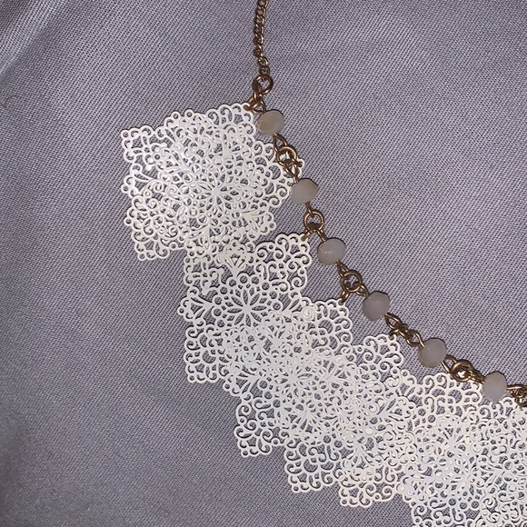White and Gold Necklace - Picture 2 of 3